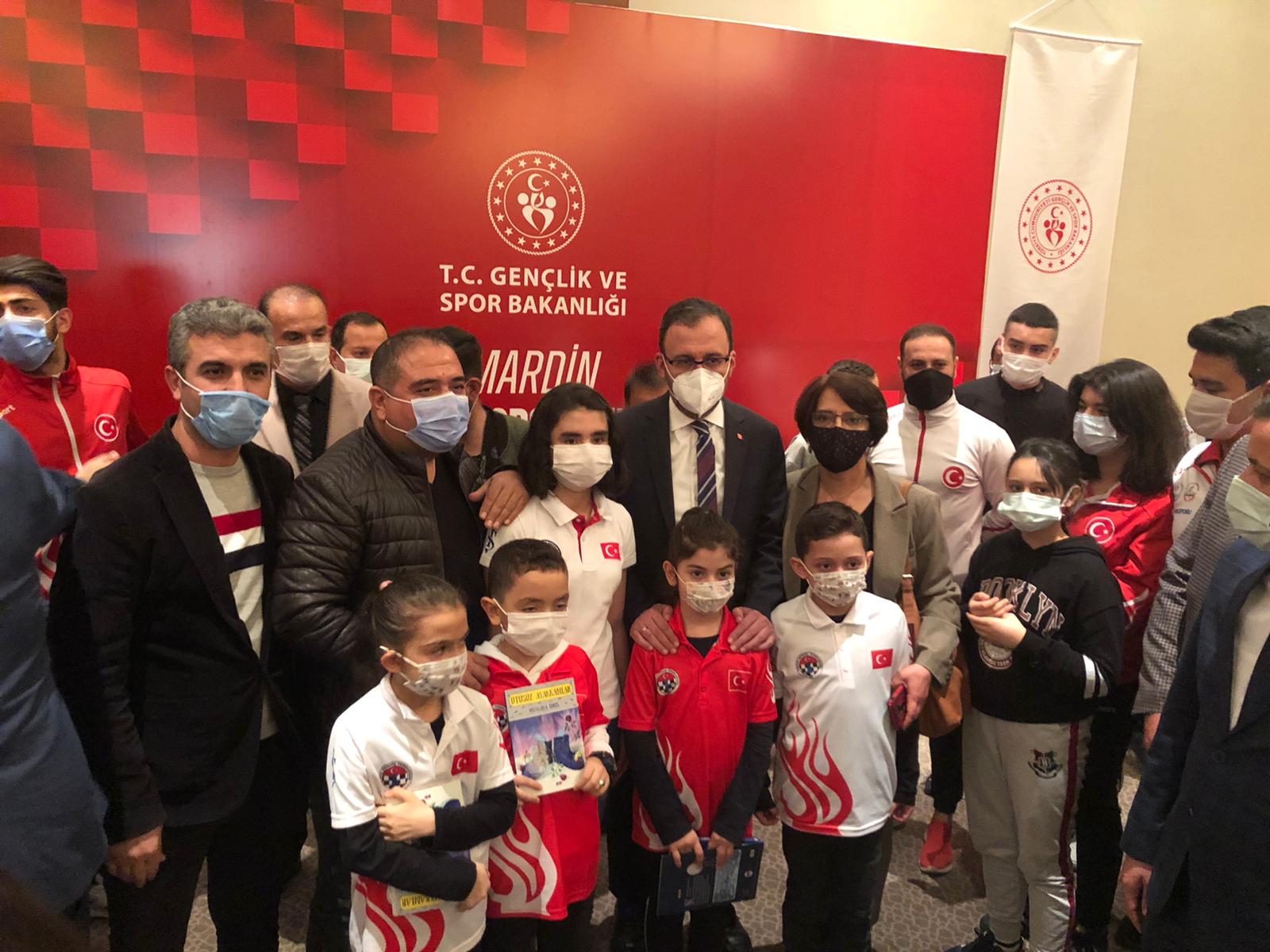 Bakan Kasapoğlu Mardinli Satranç sporcularının isteğini geri çevirmedi