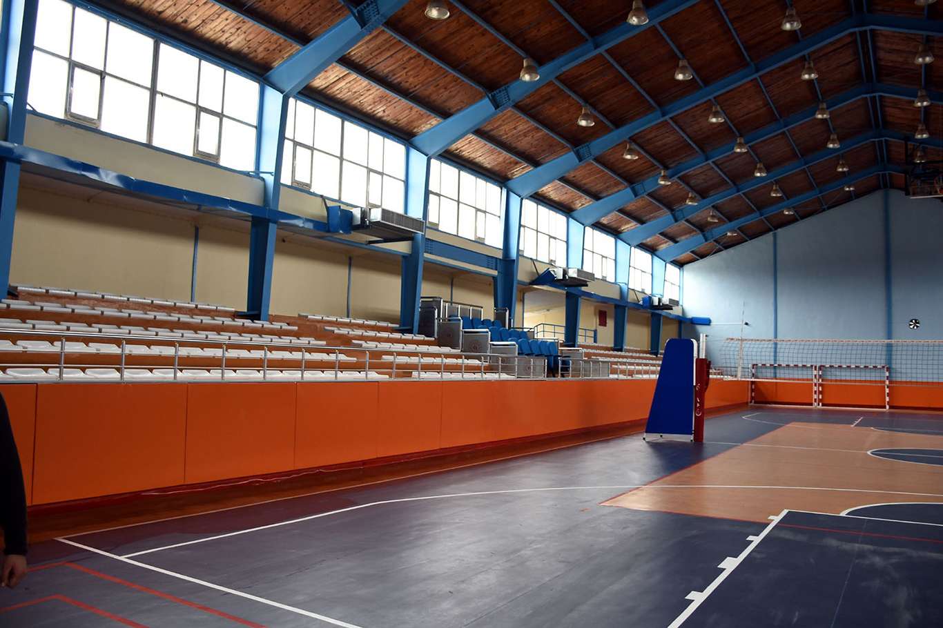 Nusaybin'de tadilatı sona eren Atatürk Spor Salonu modern bir görünüme kavuştu