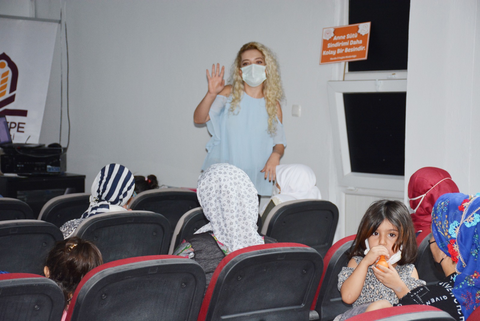 Anne ve Anne Adaylarına Emzirme Semineri Verildi