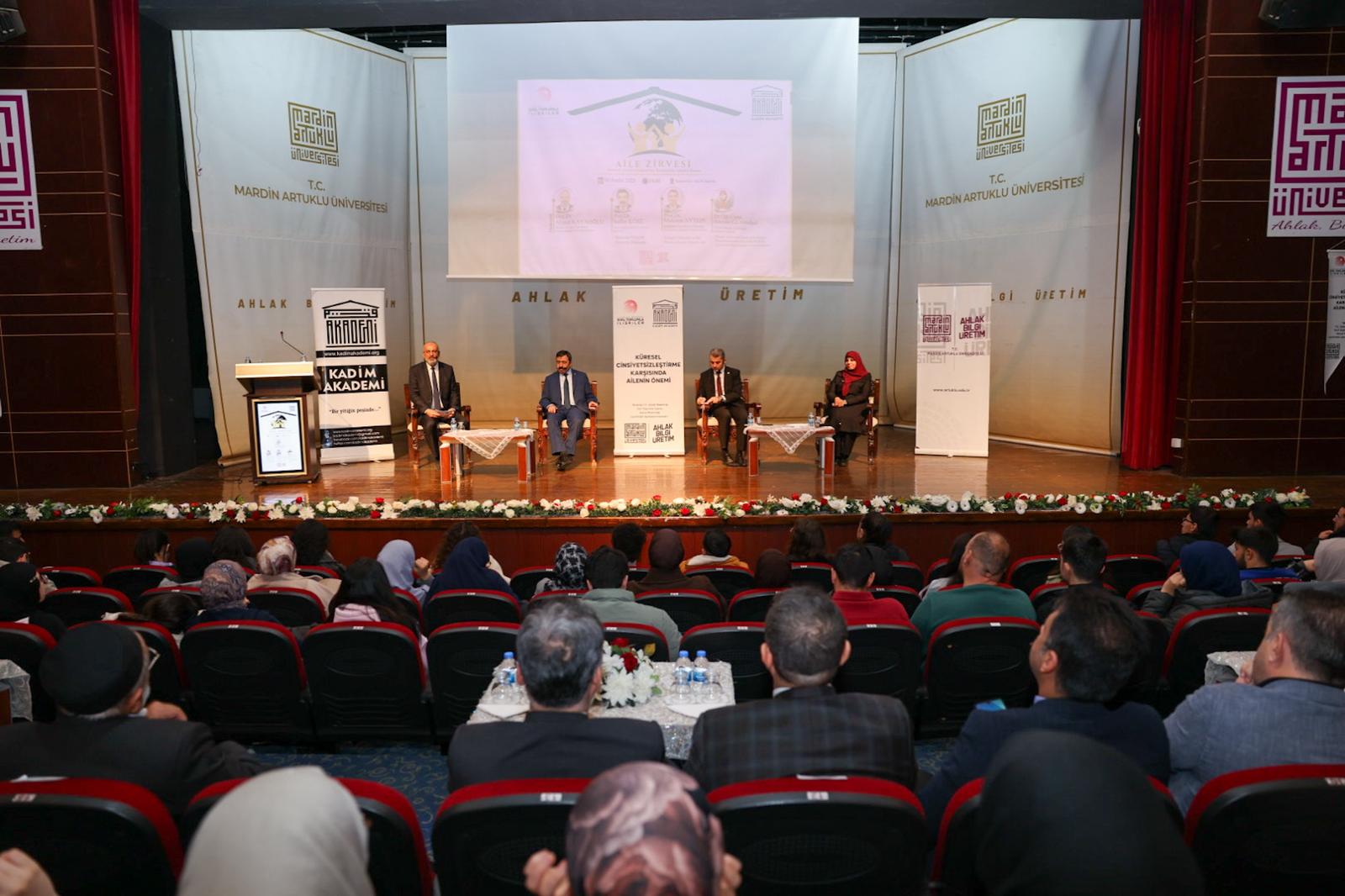 MAÜ’de 2025 Aile Yılının Akademik Zirvesi