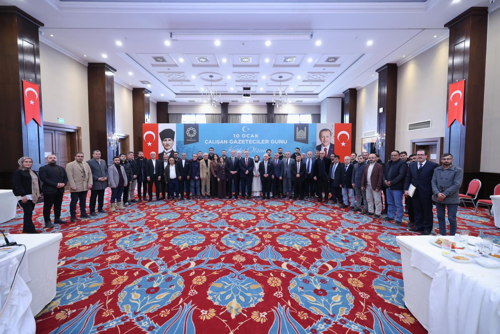 Mardin Valisi Akkoyun gazetecilerle bir araya geldi