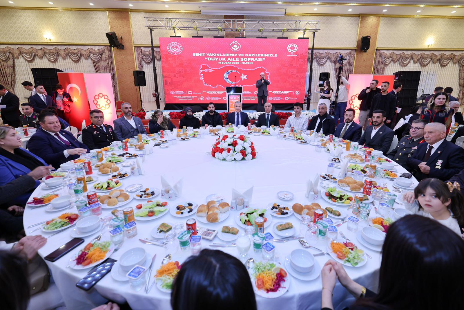 Mardin’de Şehit Yakınları ve Gaziler Onuruna “Büyük Aile Sofrası” İftar Programı Düzenlendi